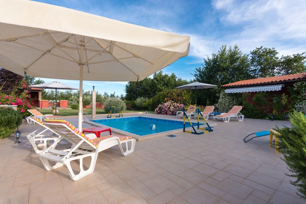 Hacienda Rosemary Villa Muntić Екстериор снимка