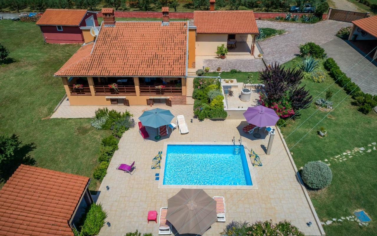 Hacienda Rosemary Villa Muntić Екстериор снимка