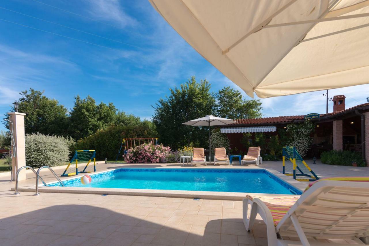 Hacienda Rosemary Villa Muntić Екстериор снимка