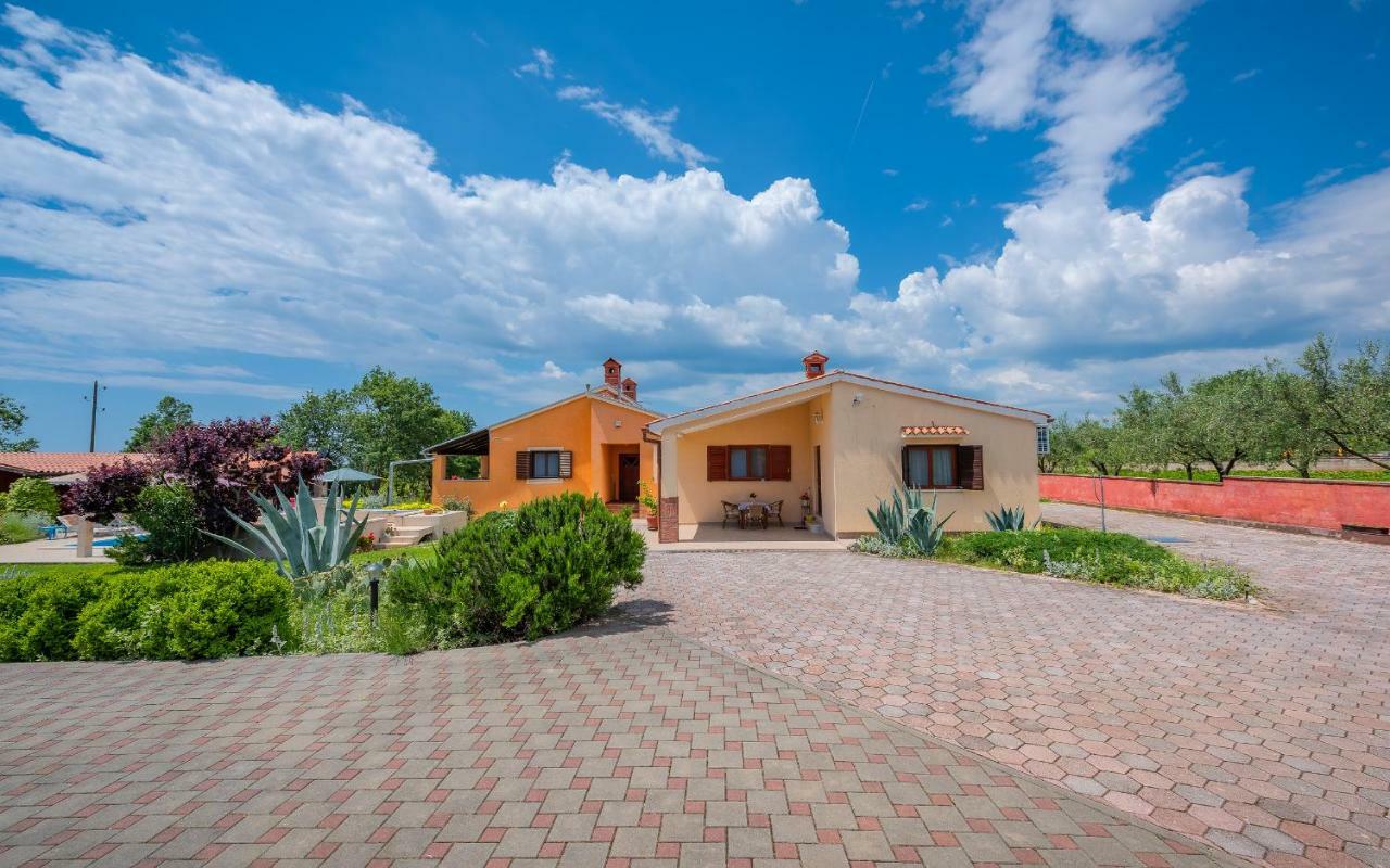 Hacienda Rosemary Villa Muntić Екстериор снимка