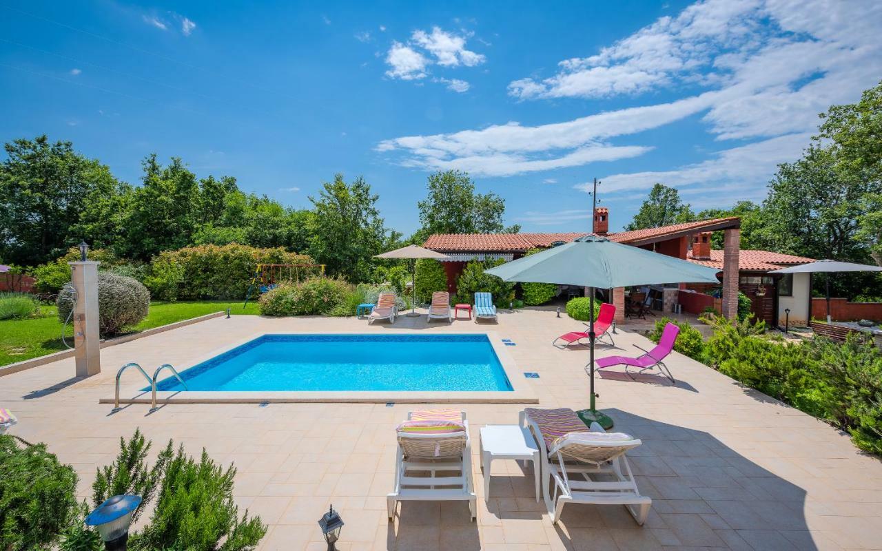 Hacienda Rosemary Villa Muntić Екстериор снимка