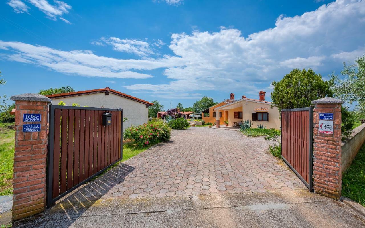 Hacienda Rosemary Villa Muntić Екстериор снимка