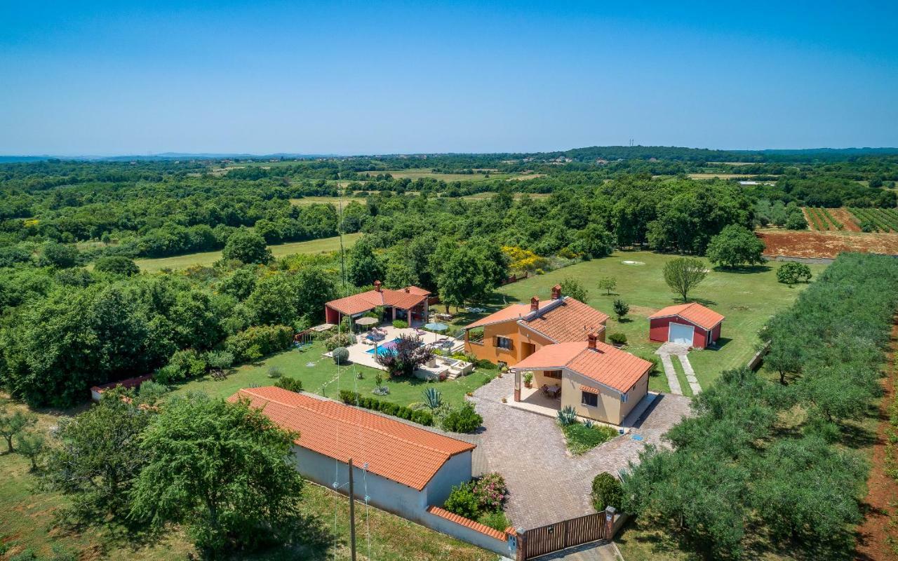 Hacienda Rosemary Villa Muntić Екстериор снимка