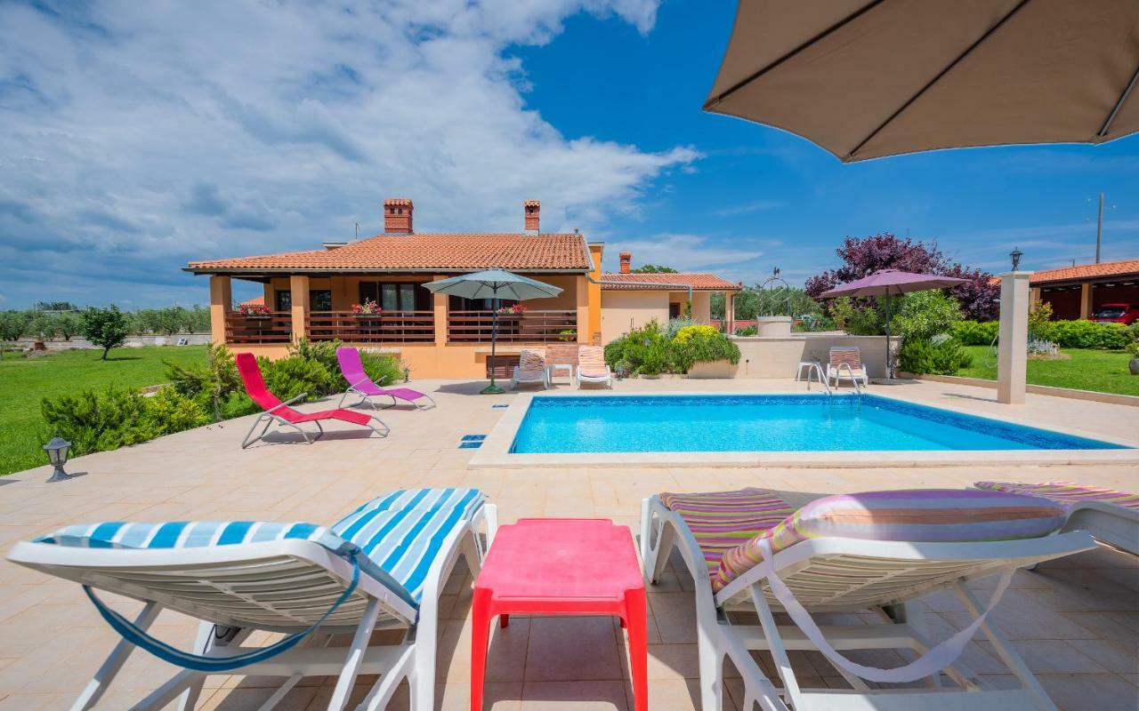 Hacienda Rosemary Villa Muntić Екстериор снимка