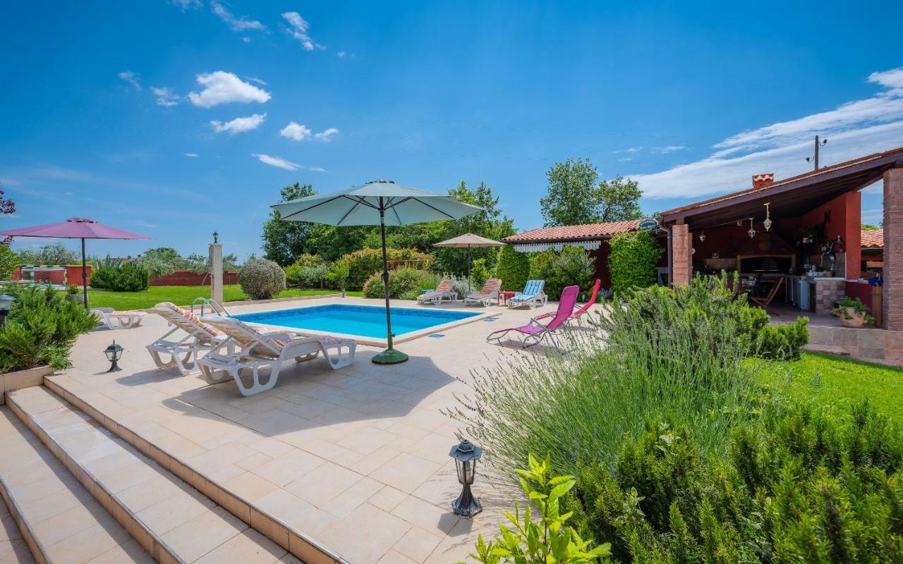 Hacienda Rosemary Villa Muntić Екстериор снимка