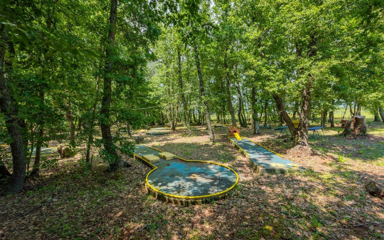 Hacienda Rosemary Villa Muntić Екстериор снимка