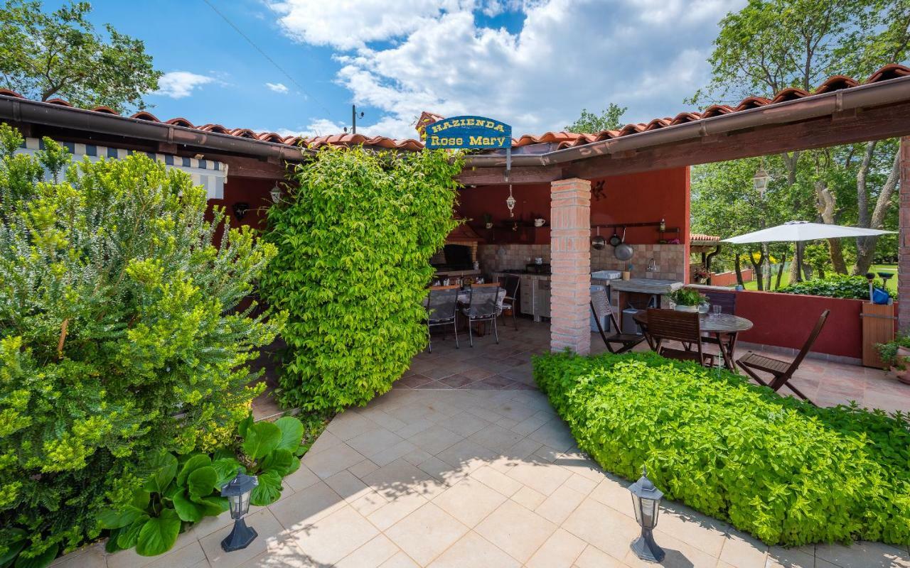 Hacienda Rosemary Villa Muntić Екстериор снимка