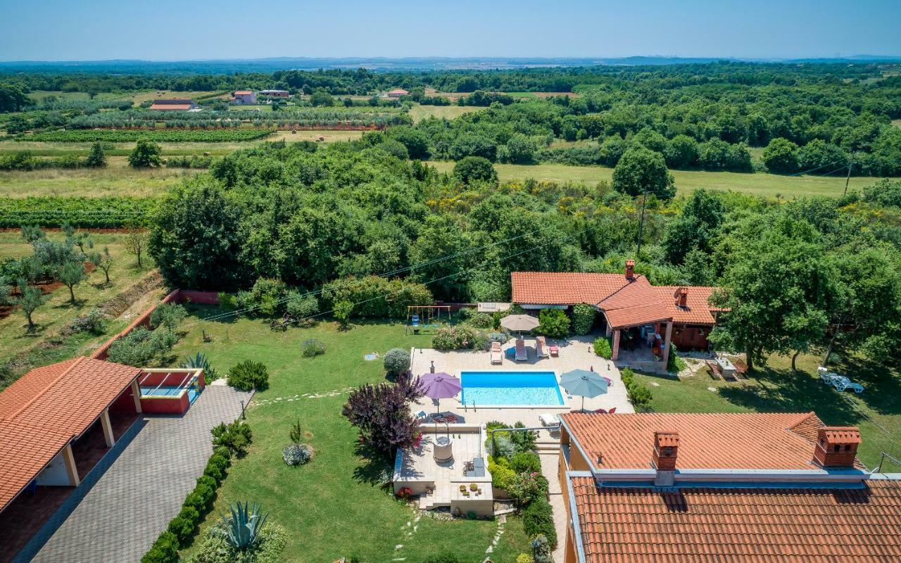 Hacienda Rosemary Villa Muntić Екстериор снимка