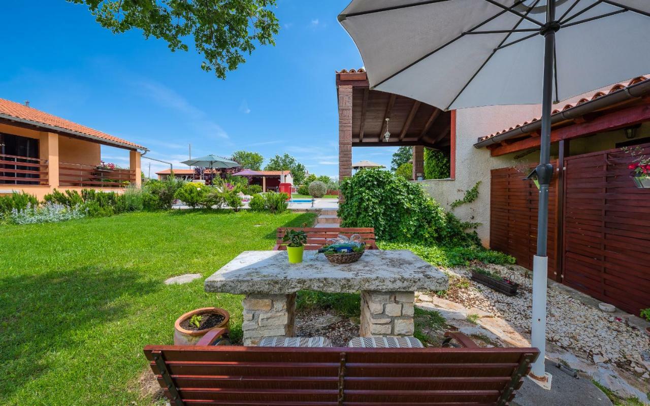Hacienda Rosemary Villa Muntić Екстериор снимка